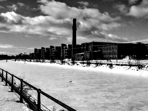 canal-noir-et-blanc